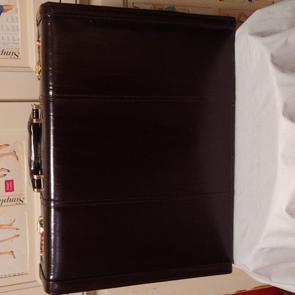 NIB Heritage burgundy leather attached case - Picture 5 of 11